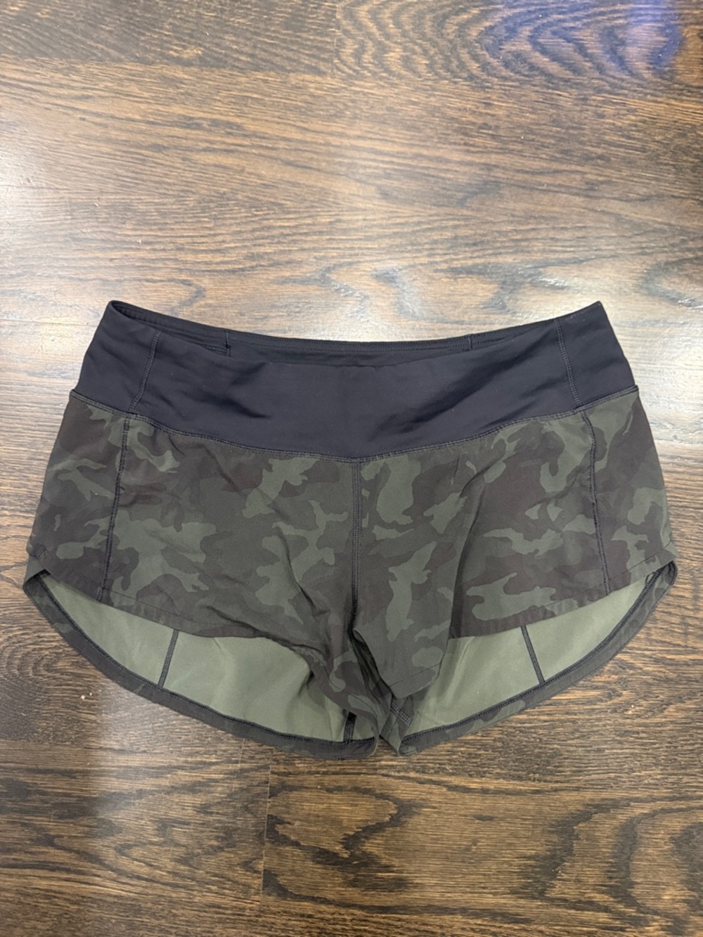 lululemon athletica Women's Camo Athletic Shorts - Olive & Black